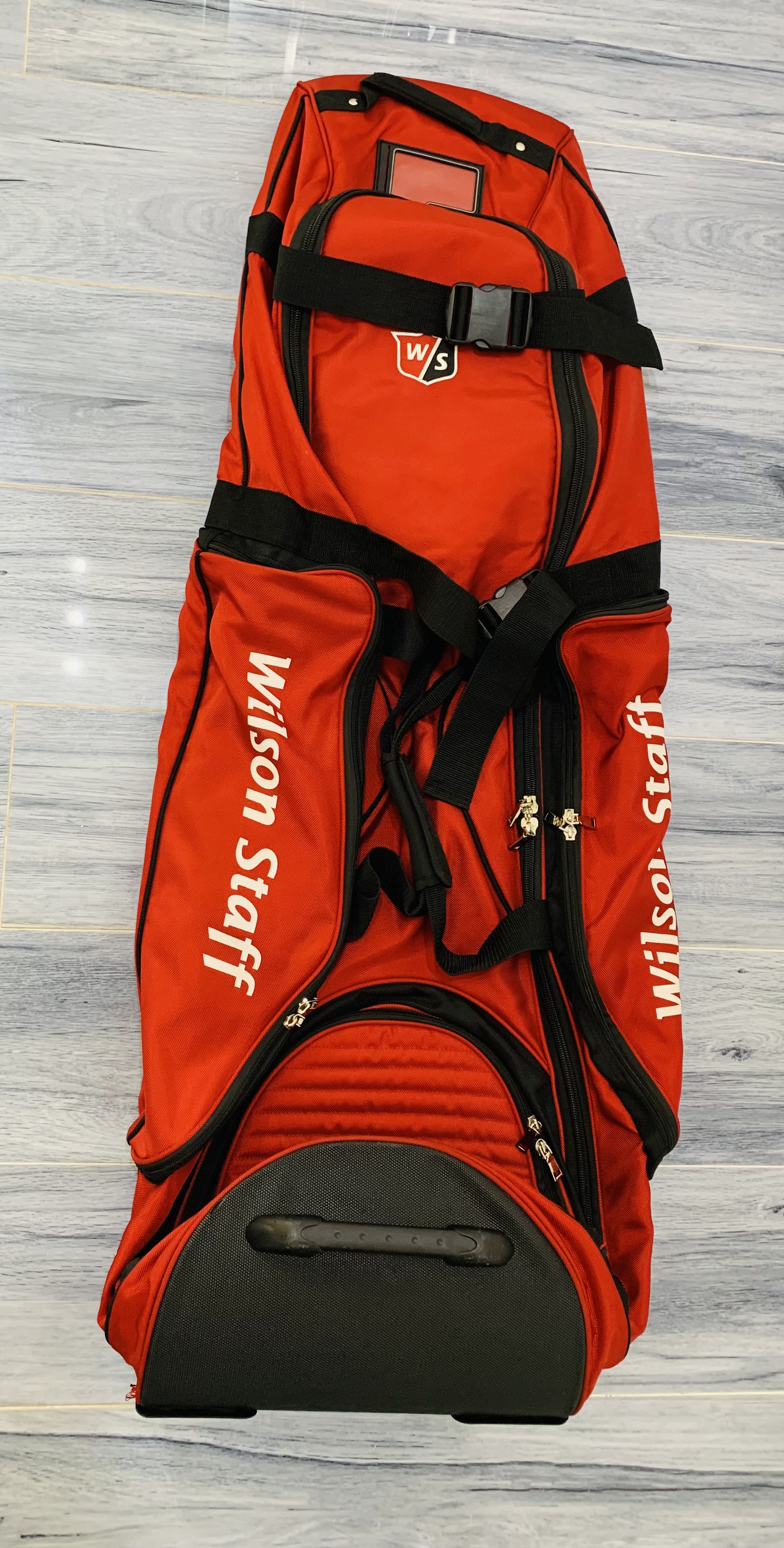 Wilson staff pro golf course bag for travelling -rarely used