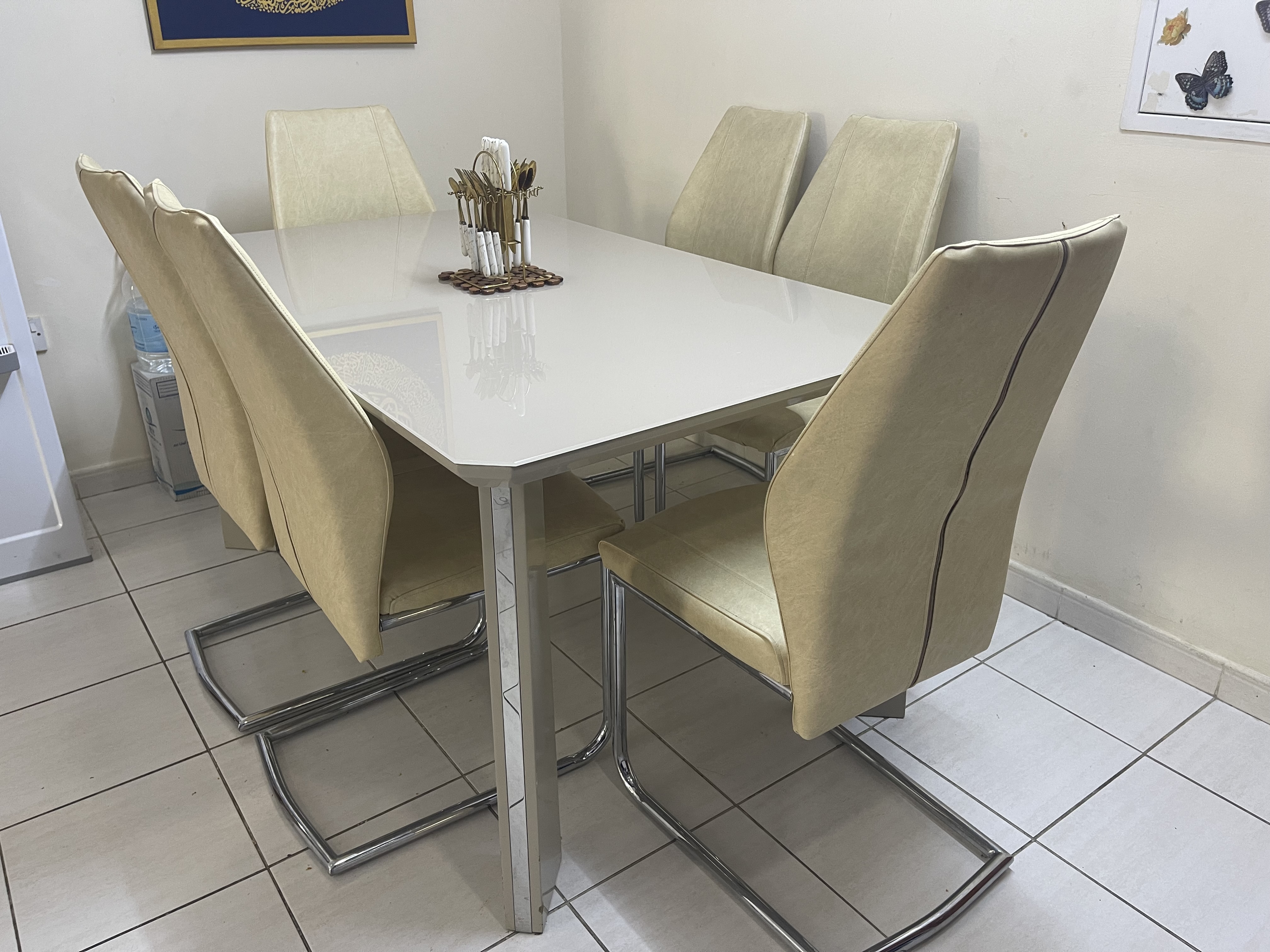 6seater dining table and chairs set