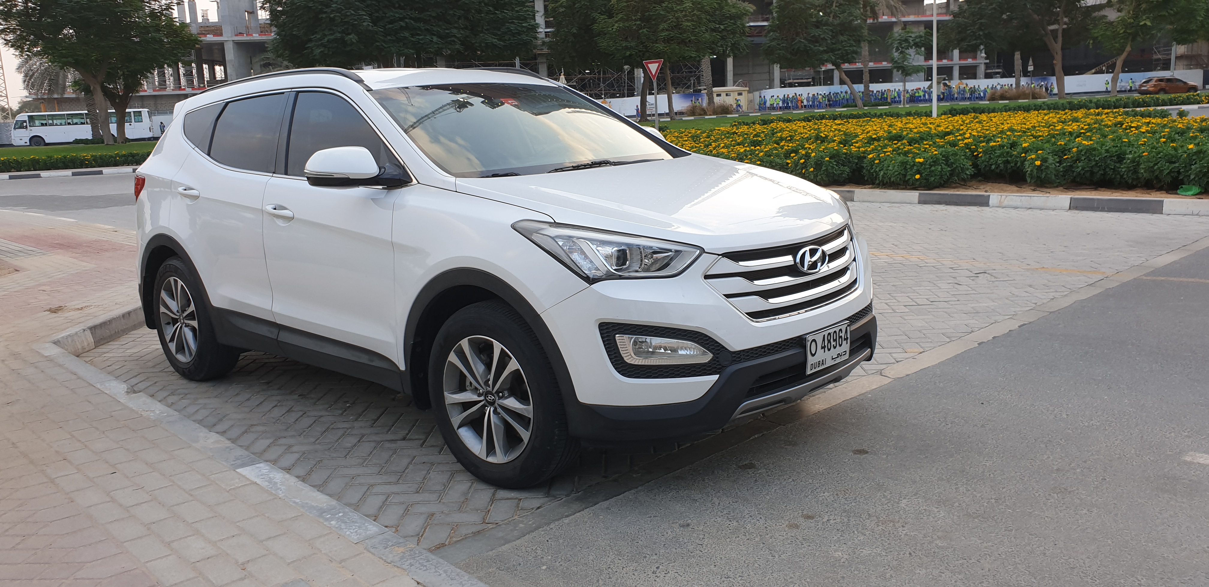 White Hyundai Senta Fe