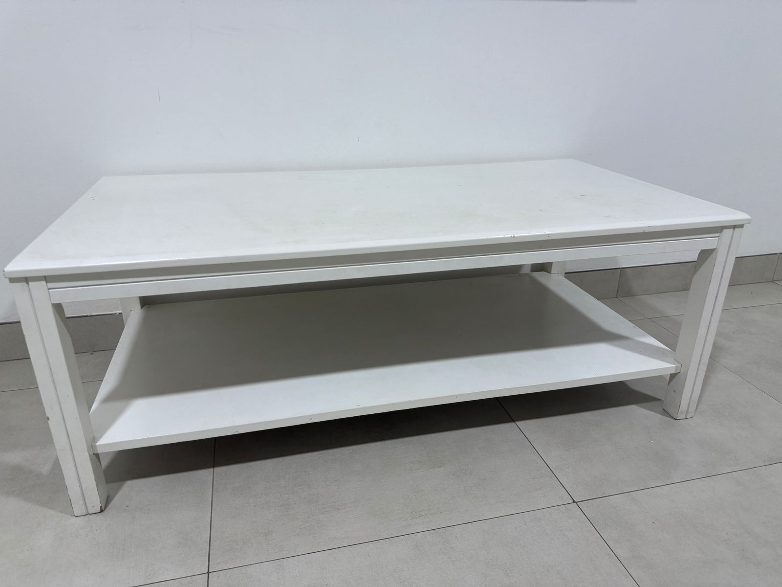 central Table – Good Condition